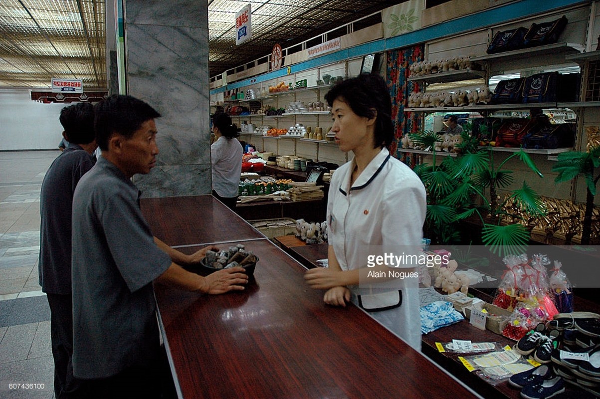 Ngo ngang truoc cac hang quan o dat nuoc Trieu Tien-Hinh-14